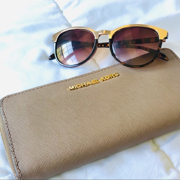 Michael Kors Jet Set Wallet - Picture 1 of 7